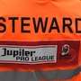 Meer stewards en sweeping van stadion