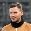Los aficionados apoyan a Vertonghen con una pancarta