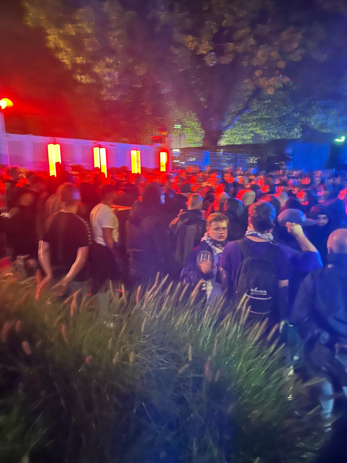 Boze fans aan de stadionpoort